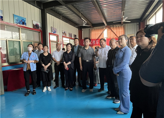 儒商研究會領導徐立全陪同到廠參觀指導工作